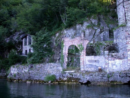 ristrutturazione rustico sul lago a Campione 1994-1997	